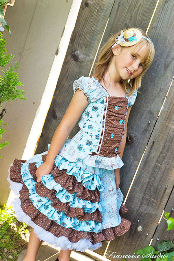 Girl's Easter pageant outfit composed of a floral halter top and a ruffled skirt Chocolate Blue Size 6